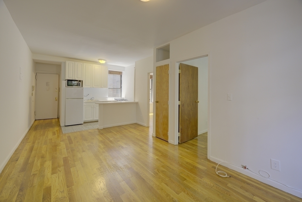 141 West 10th Street - Photo 1