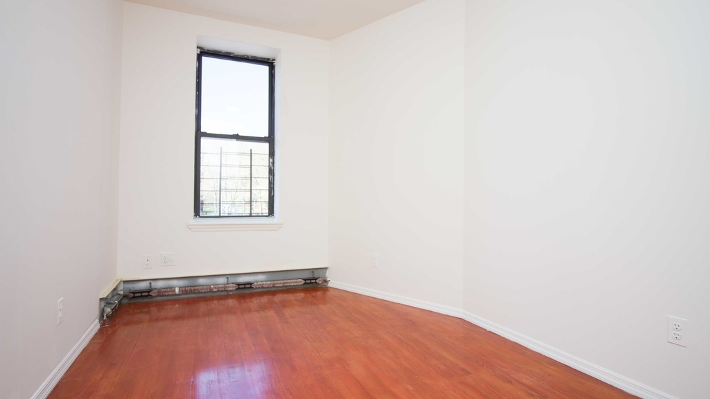 245 Ralph Avenue - Photo 9