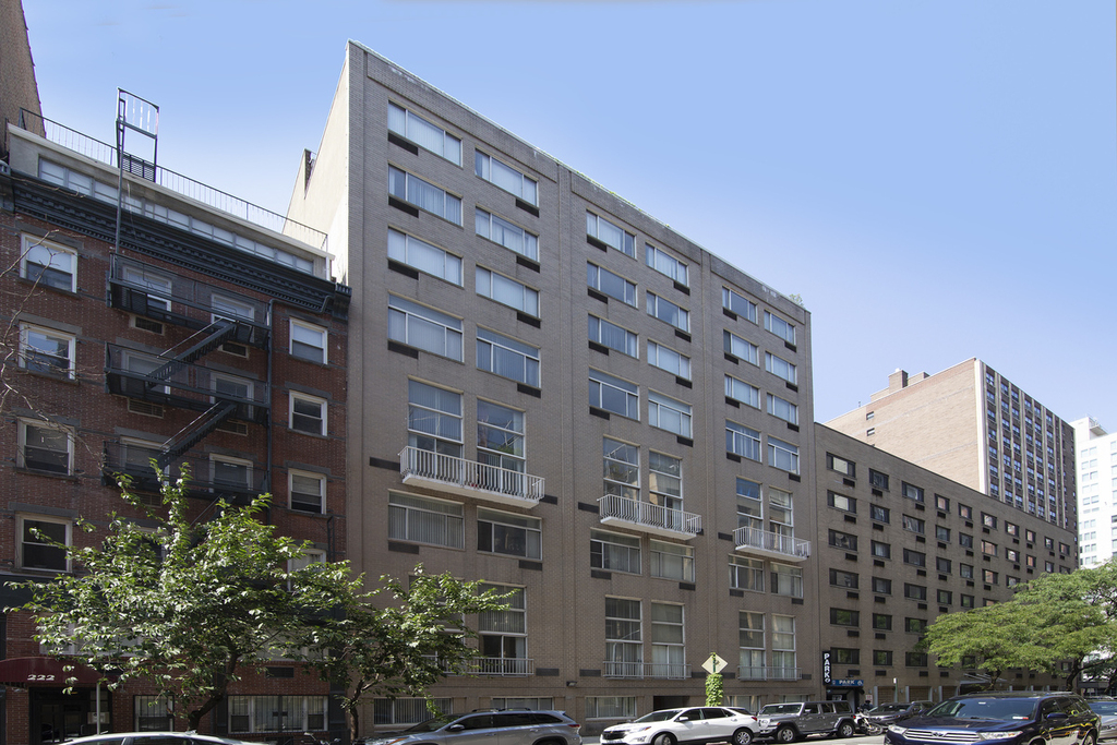 220 East 24th Street - Photo 3