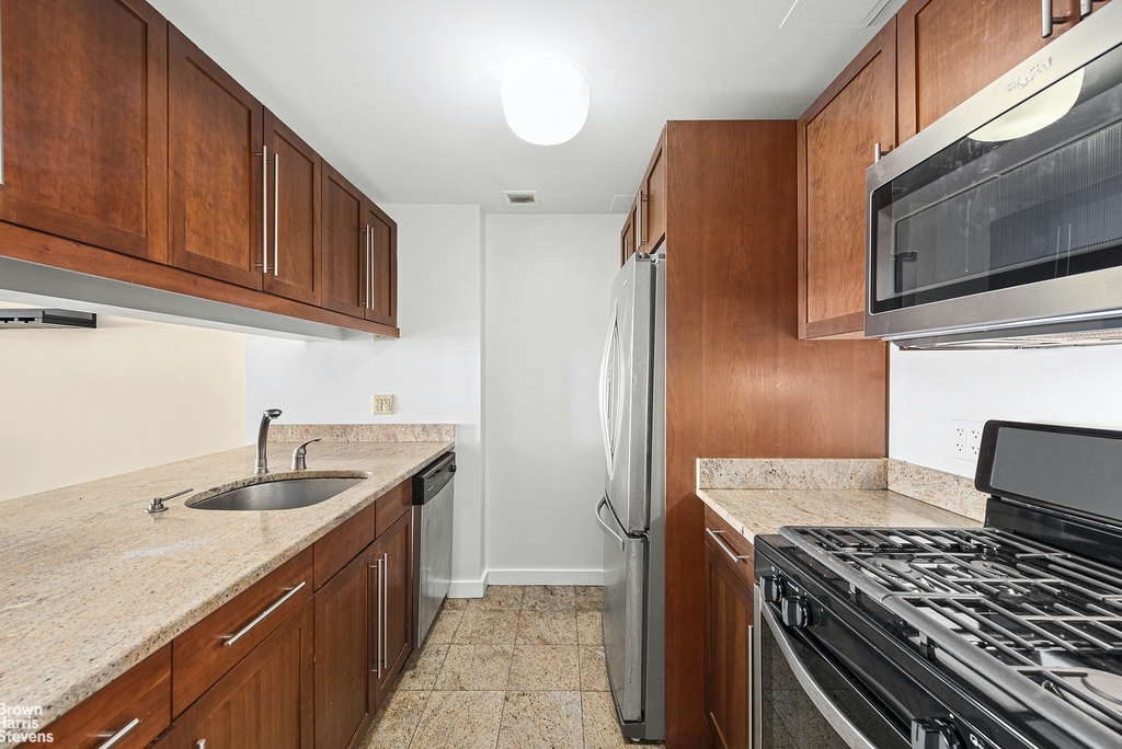 380 Lenox Avenue - Photo 3