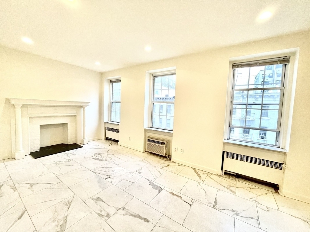 312 East 51st Street - Photo 2