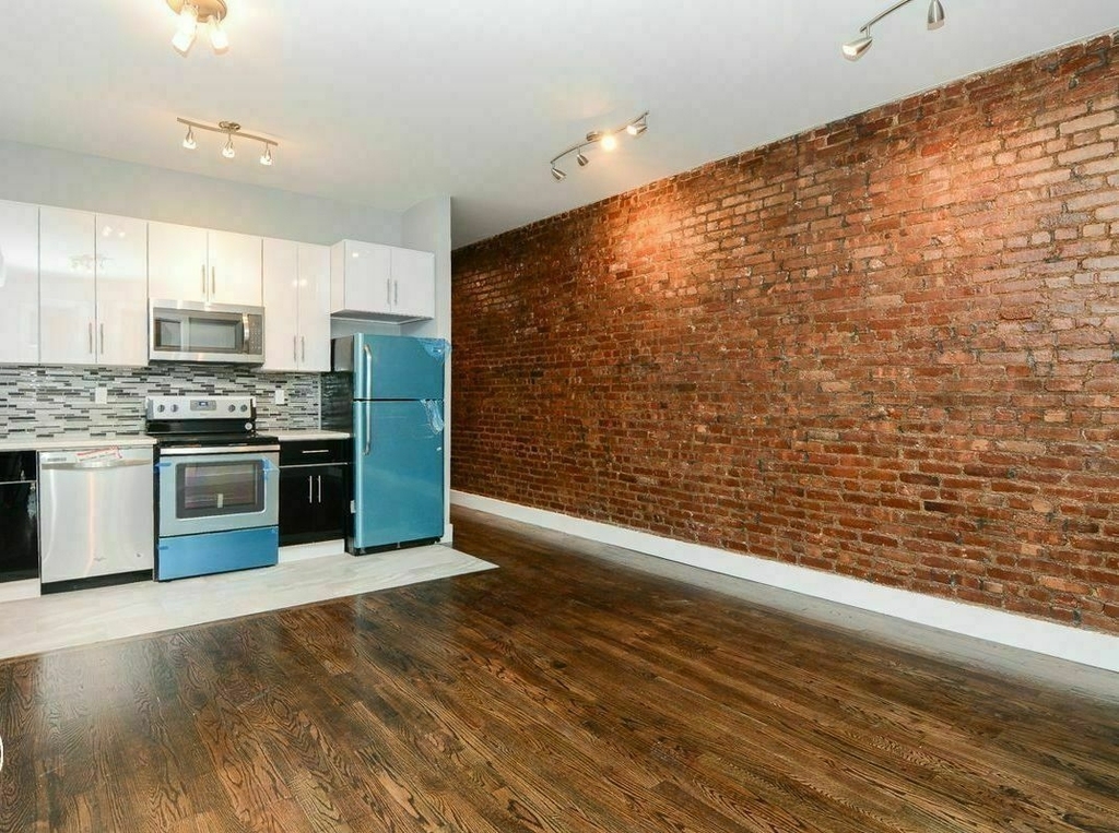 1141 Bergen Street - Photo 2