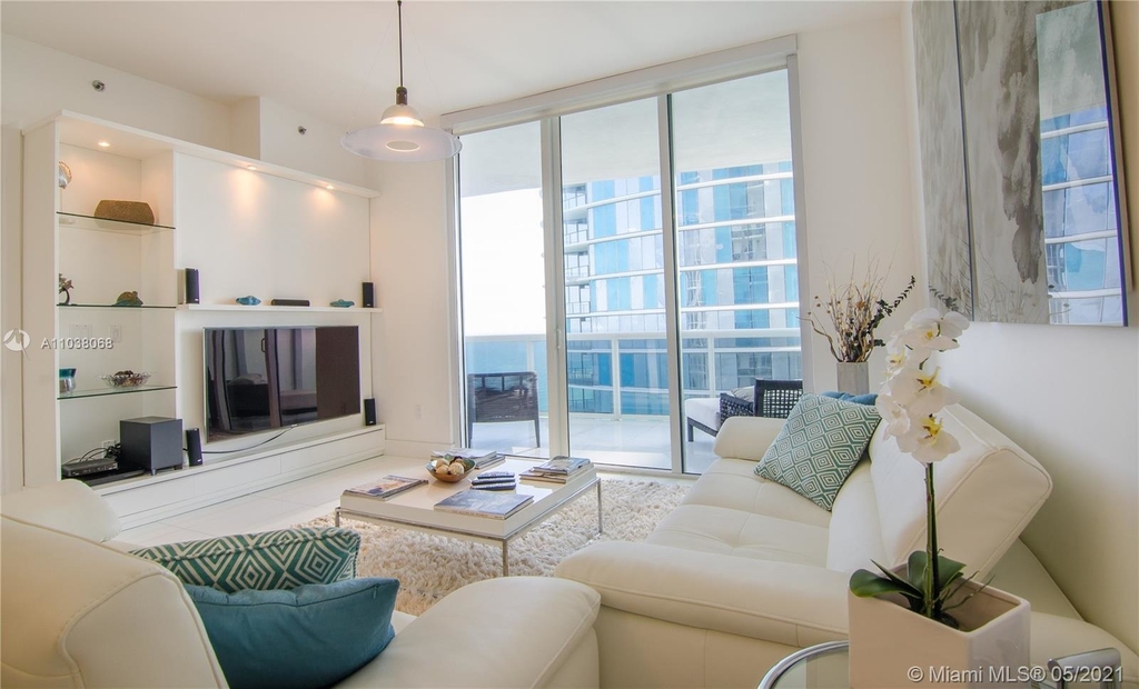 15811 Collins Ave - Photo 4