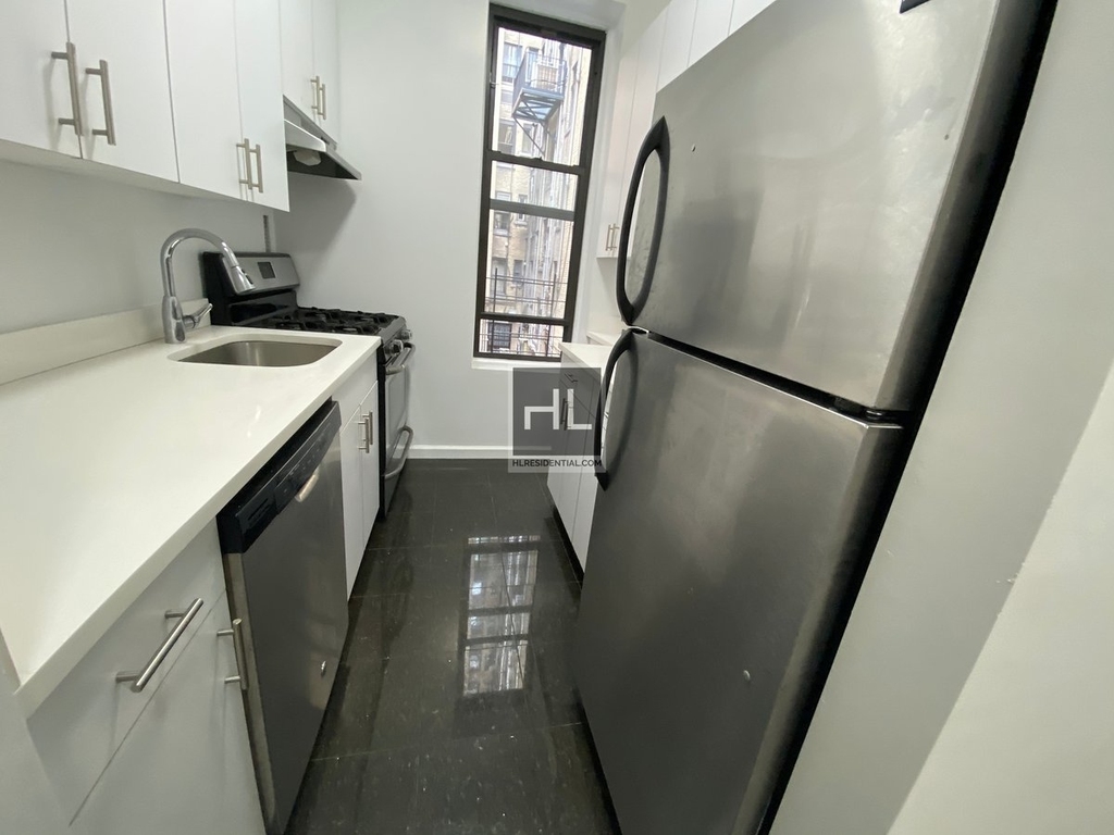 East 81st Street - Photo 9