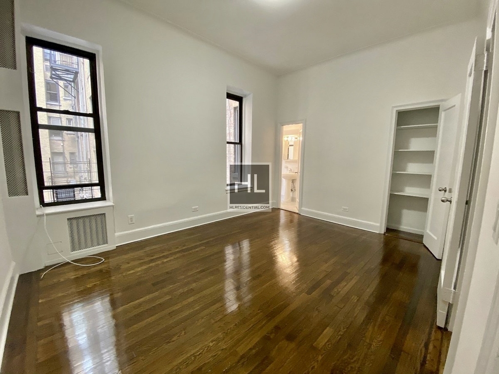 East 81st Street - Photo 11