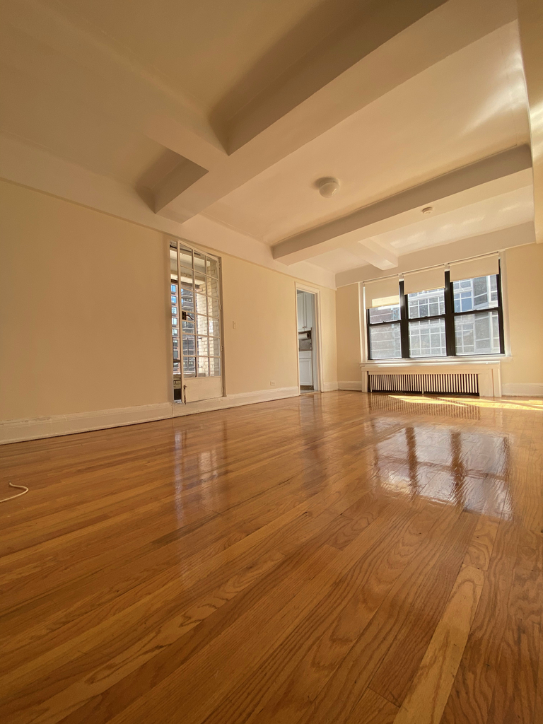 310 East 55th Street - Photo 2