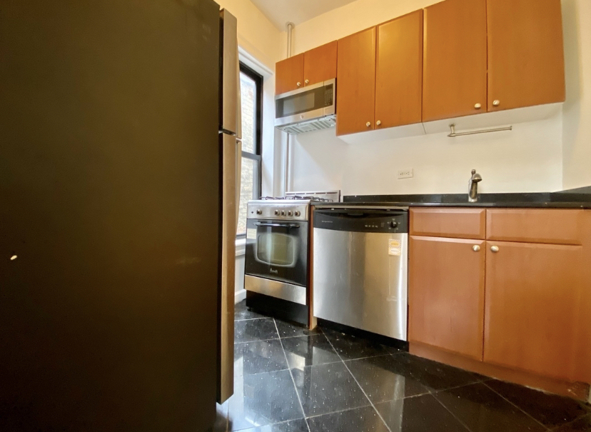 229 East 12th Street - Photo 2