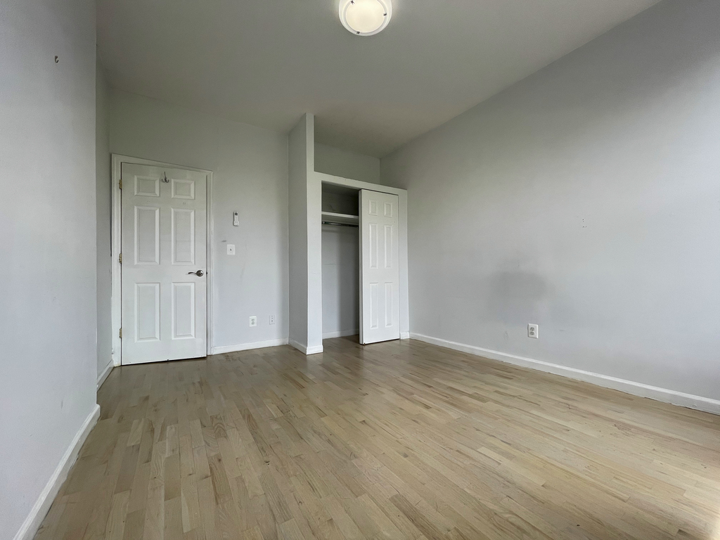 465 Seneca Avenue - Photo 6