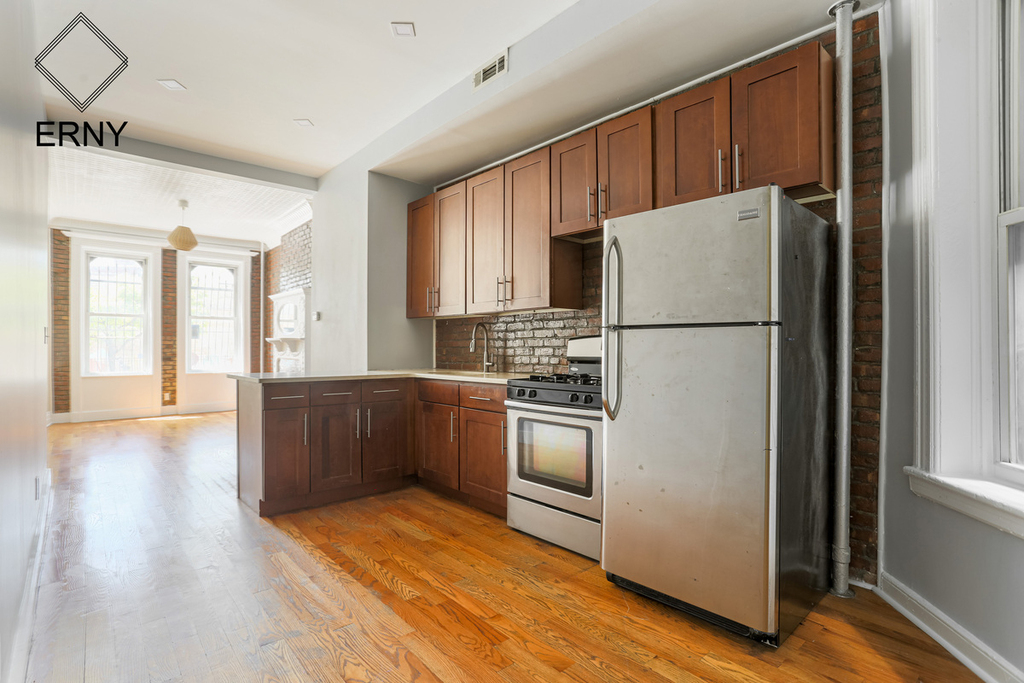 87 Stuyvesant Avenue - Photo 0