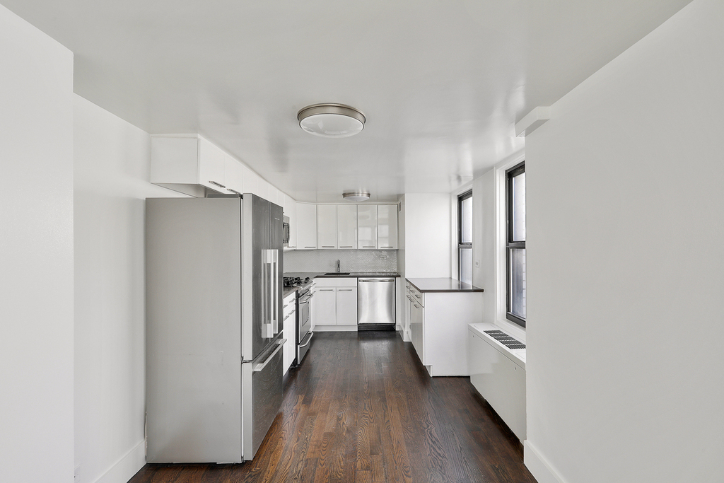 220 East 63rd Street - Photo 2