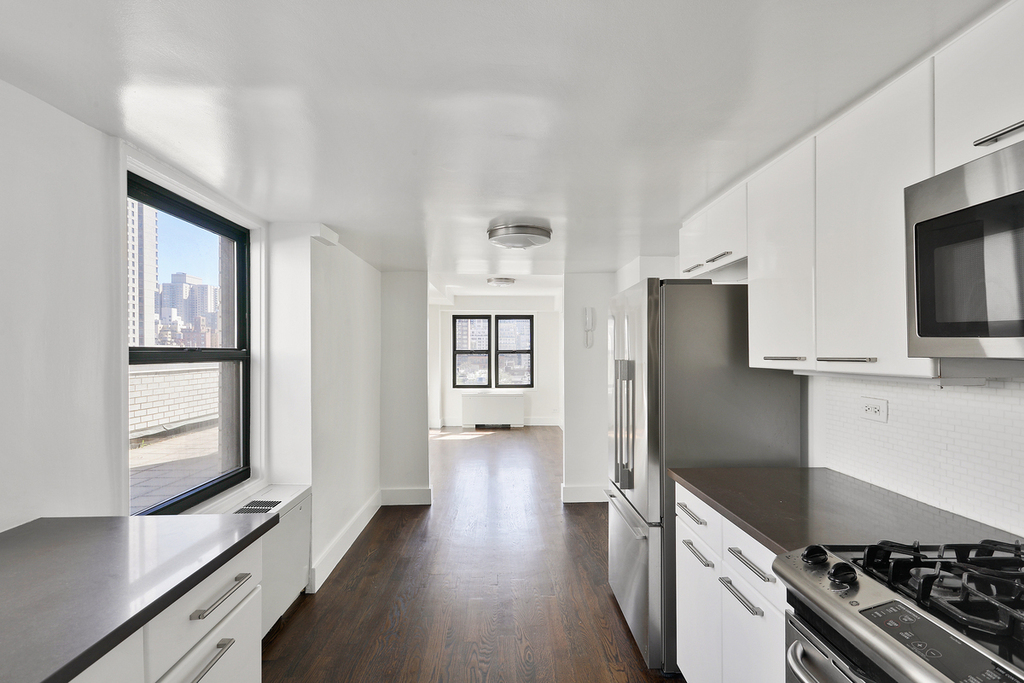 220 East 63rd Street - Photo 3