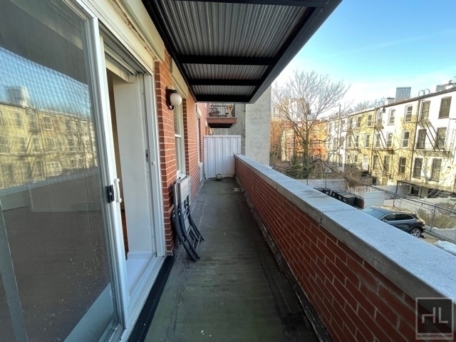 567 Warren St - Photo 17