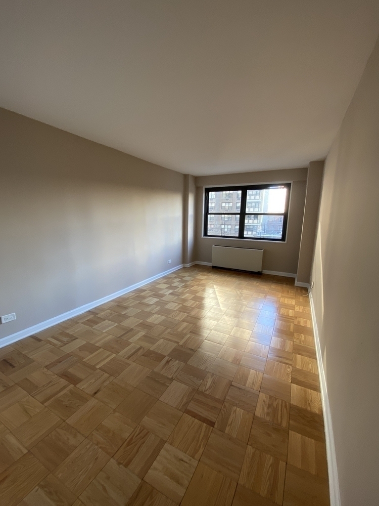 305 East 86th Street - Photo 3