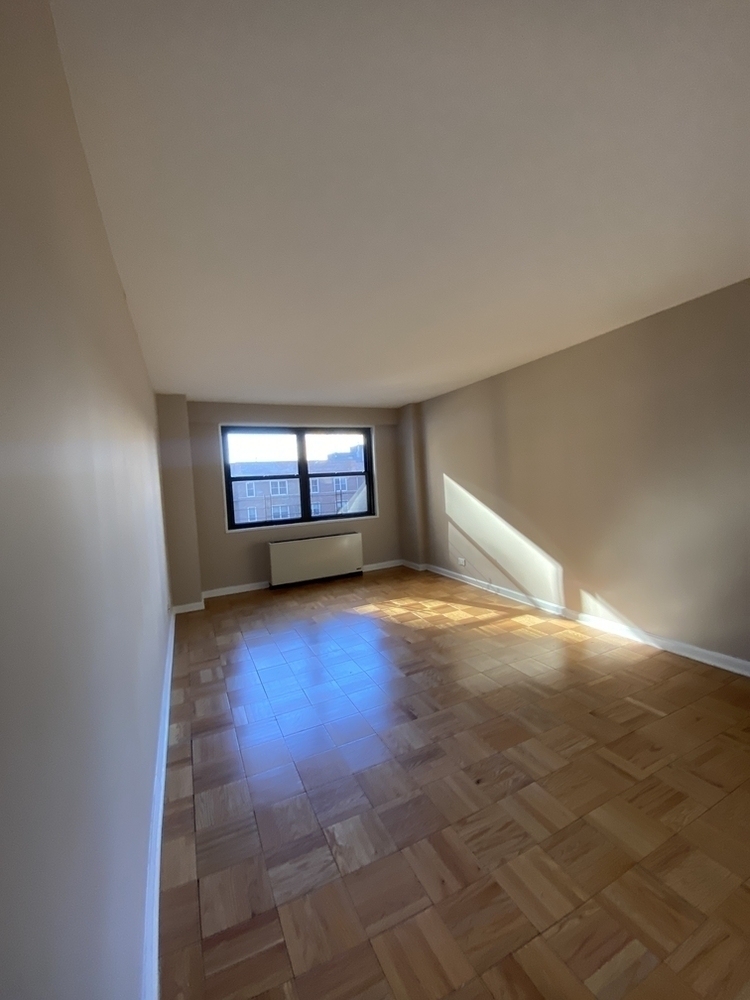 305 East 86th Street - Photo 2