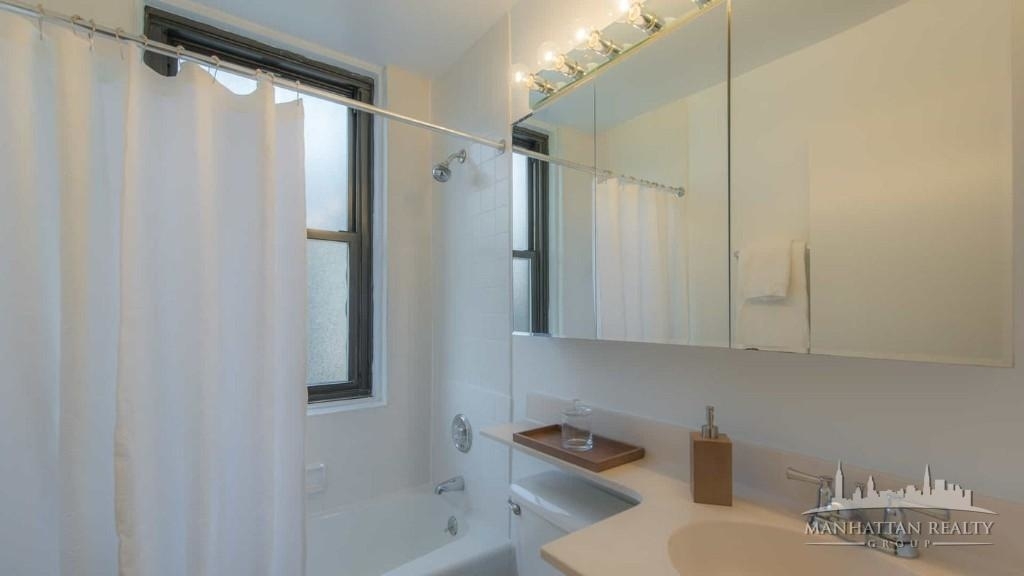 Luxury 2 bed in the heart of Murray Hill  - Photo 4
