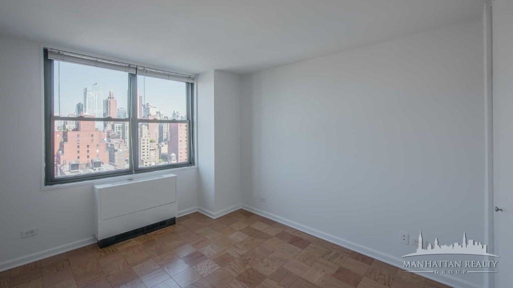 Luxury 2 bed in the heart of Murray Hill  - Photo 5