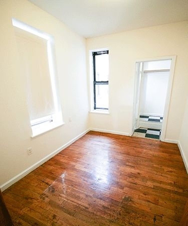 620 East 11th Street - Photo 1