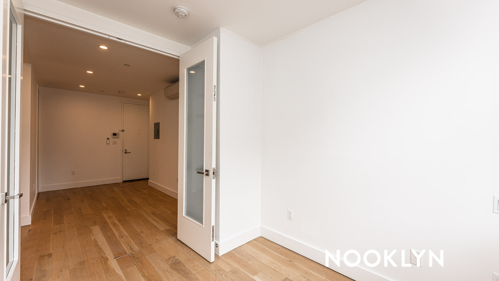 87 Montrose Avenue - Photo 3