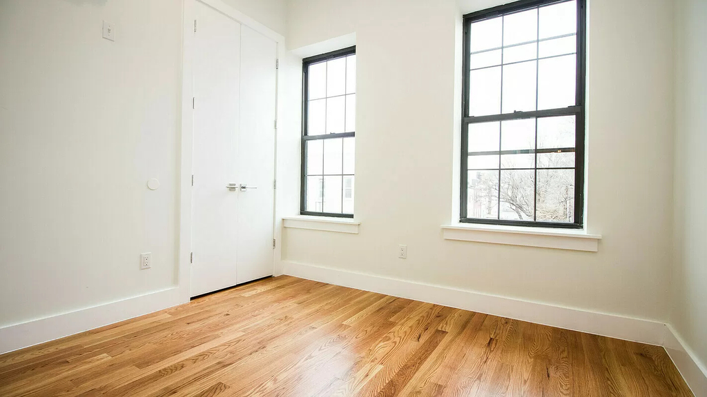 562 Wilson Ave APT 3L - Photo 10