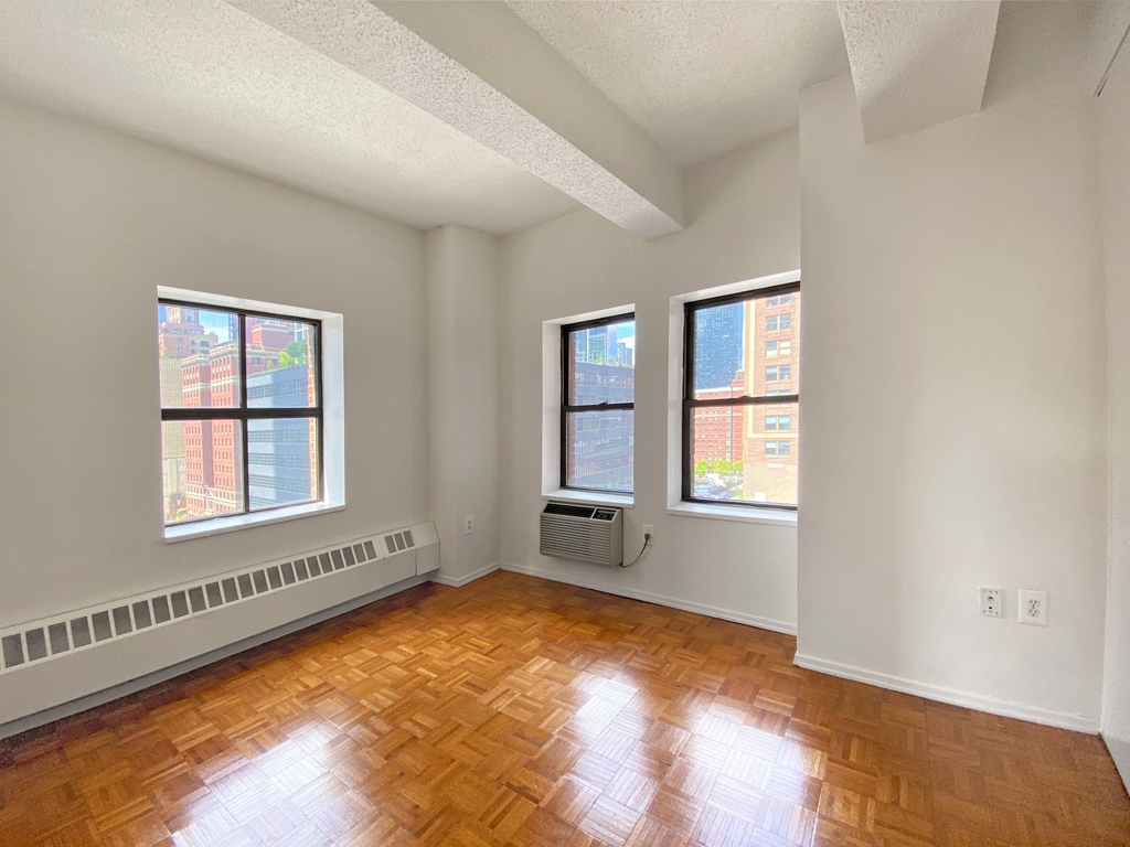 360 West 34th Street - Photo 2