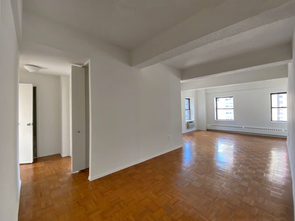 360 West 34th Street - Photo 1