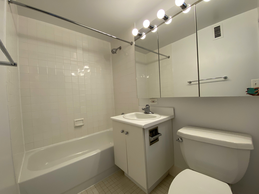 360 West 34th Street - Photo 6