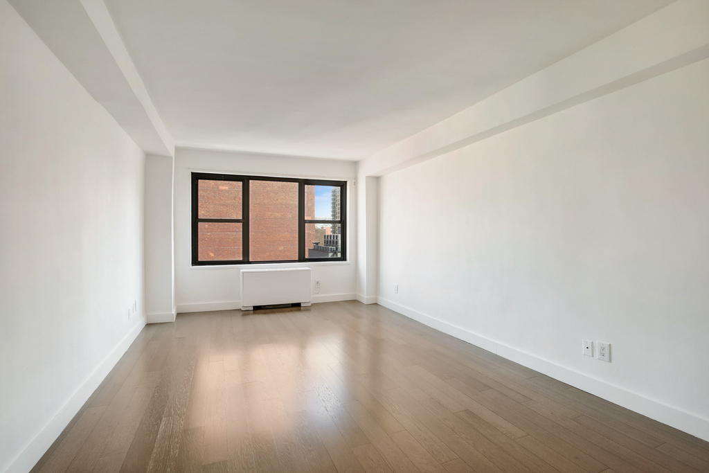 312 East 30th Street - Photo 4