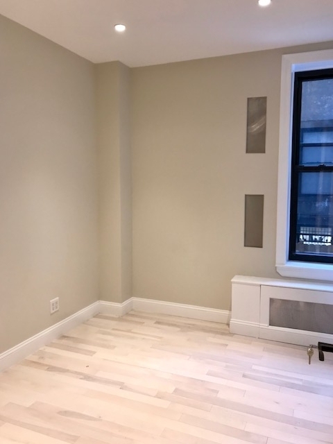 114 East 40th Street - Photo 4