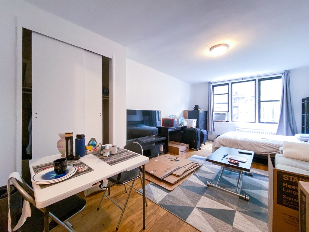 515 East 6th Street - Photo 0