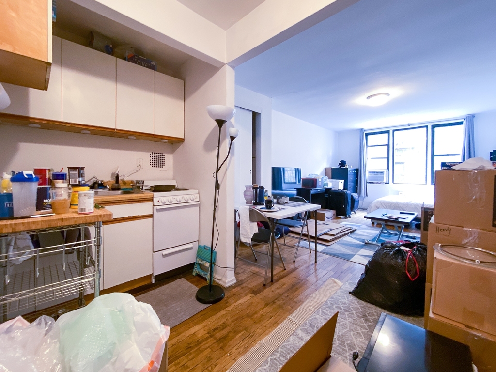 515 East 6th Street - Photo 2