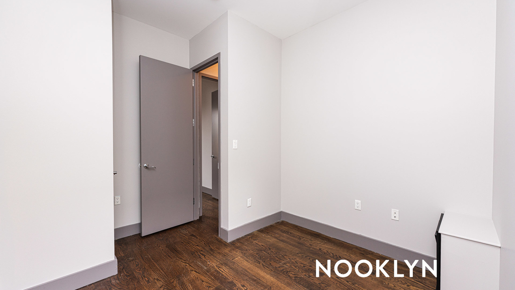 1503 Eastern Pkwy - - Photo 2