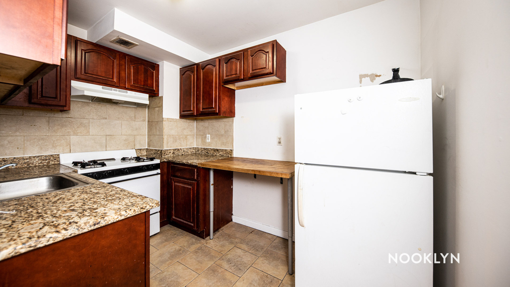 181 Greenpoint Avenue - Photo 2