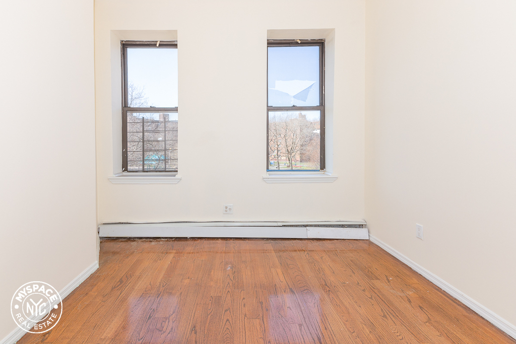 245 Ralph Avenue - Photo 8