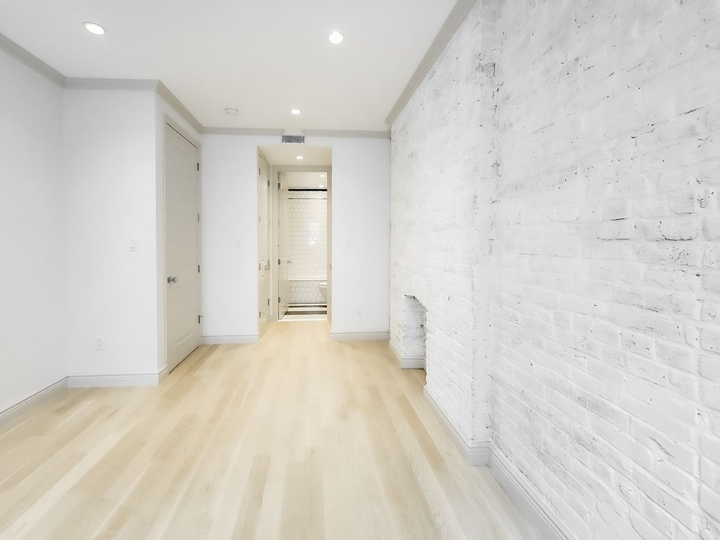 132 East 61st Street - Photo 10