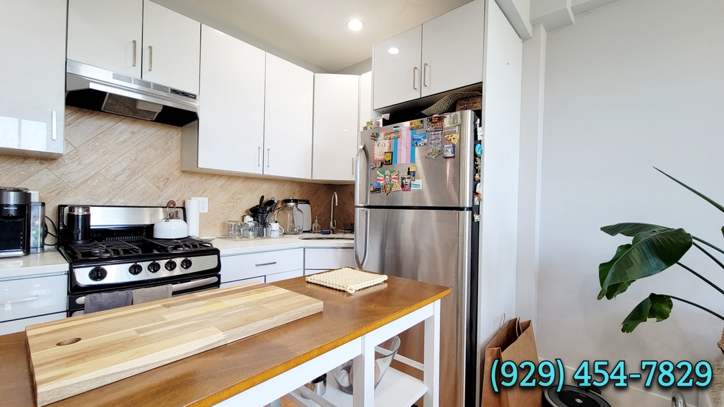 971 Lafayette Avenue - Photo 2