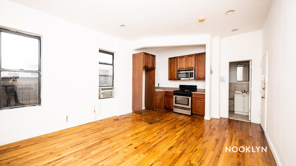 526 Lafayette Avenue - Photo 4