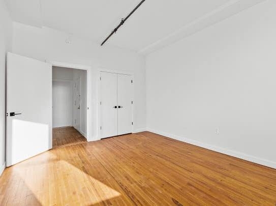 275 Park Avenue - Photo 3