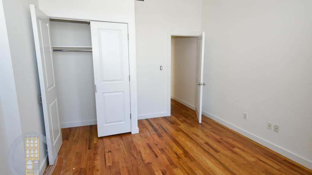 1366 Putnam Avenue - Photo 4