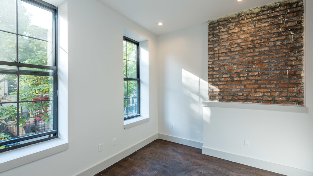 1348 Hancock Street - Photo 3