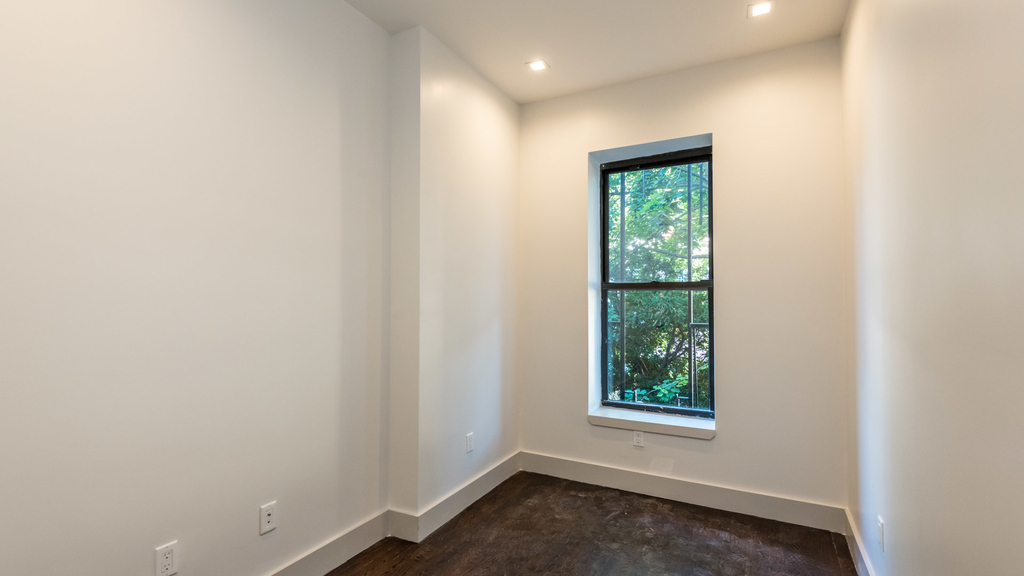 1348 Hancock Street - Photo 8