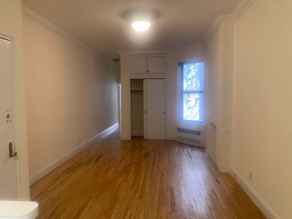 323 East 83rd Street - Photo 4