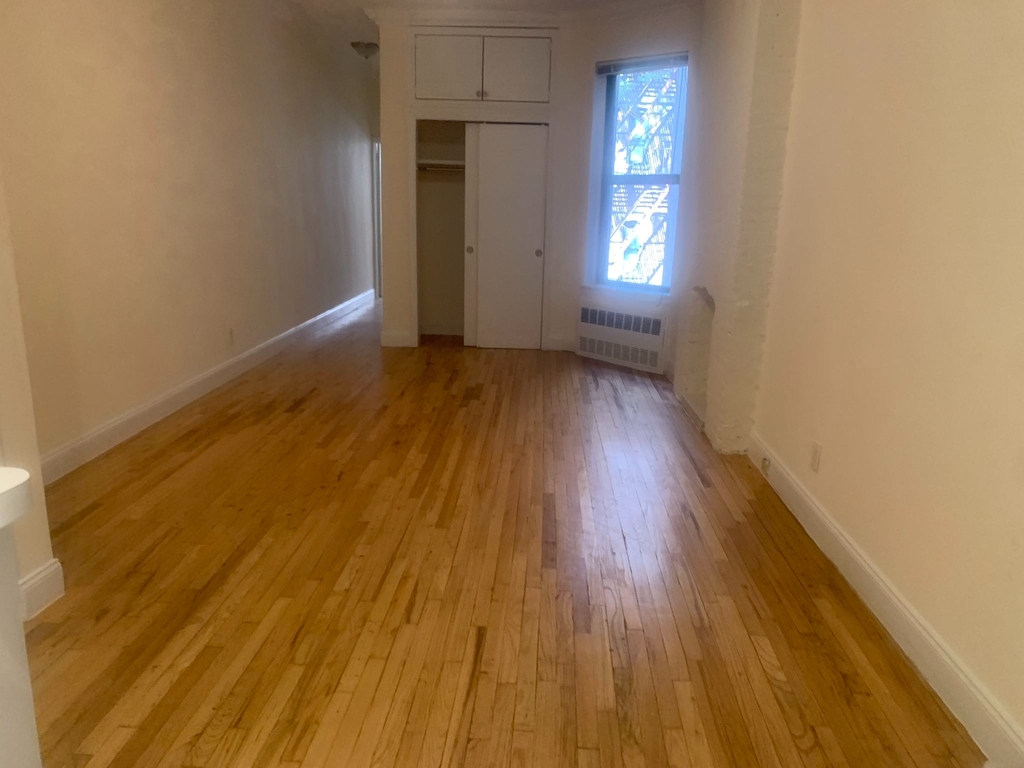 323 East 83rd Street - Photo 3