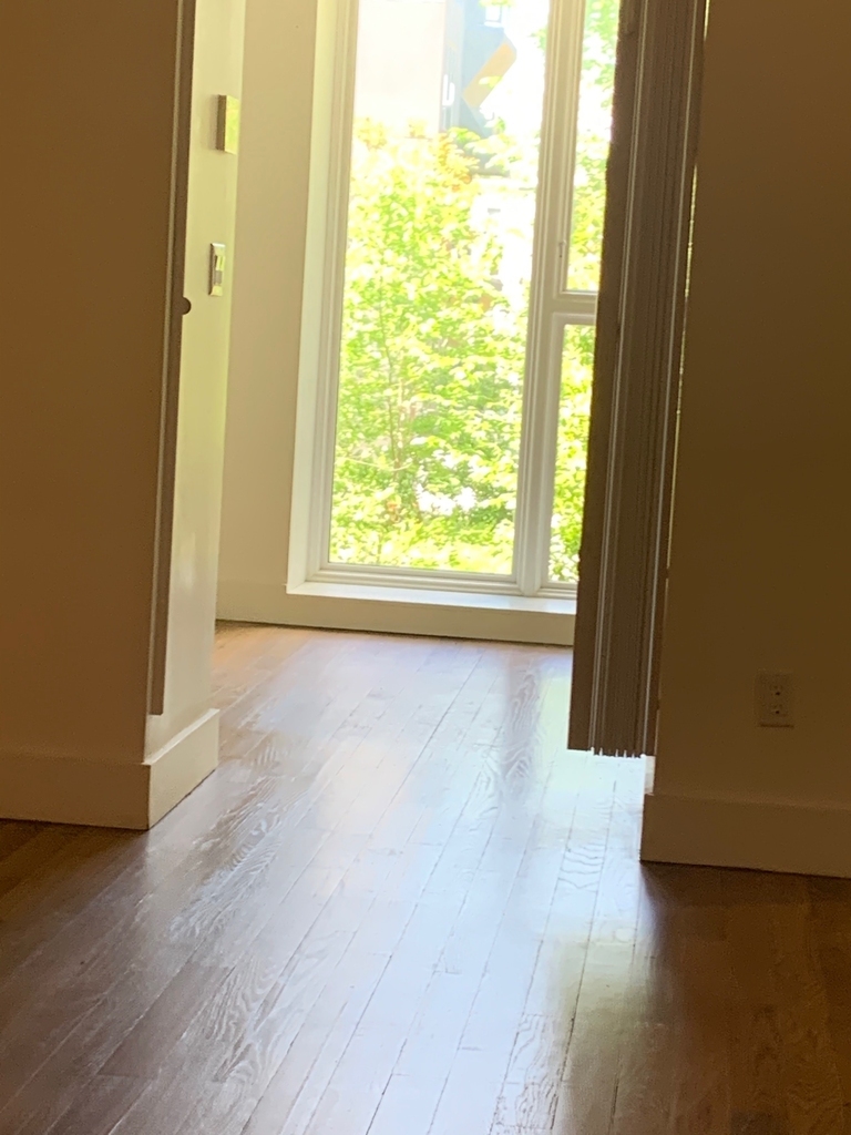 171 Linden Boulevard - Photo 5