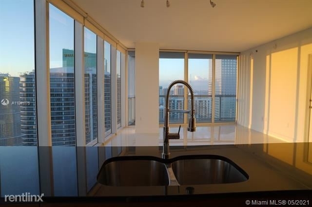 475 Brickell Ave Apt 5113 - Photo 0