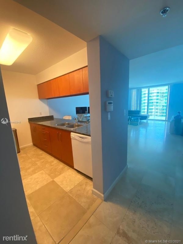 1200 Brickell Bay Dr - Photo 3