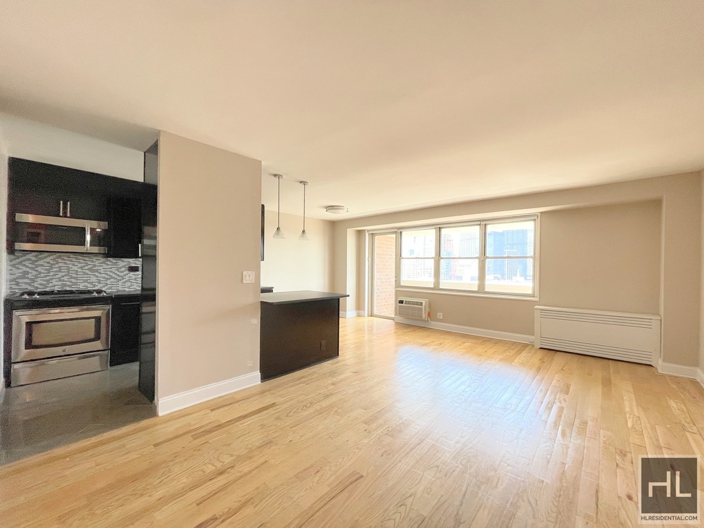 310 Greenwich Street - Photo 1