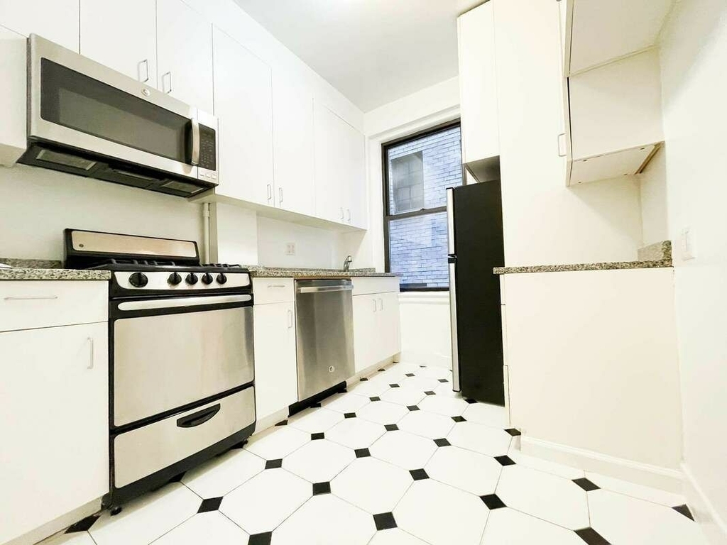 55 West 55th Street - Photo 3