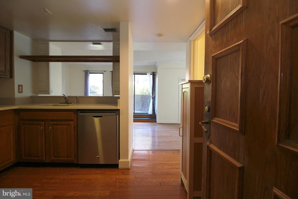 1080 Wisconsin Avenue Nw - Photo 2