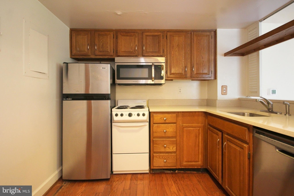 1080 Wisconsin Avenue Nw - Photo 4