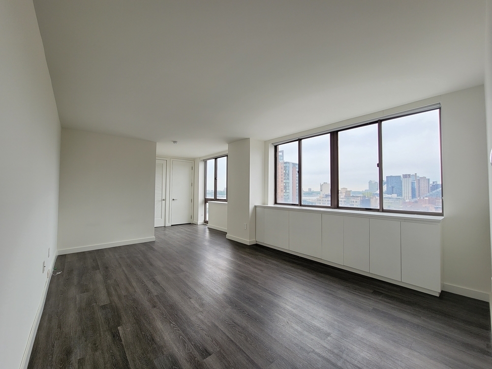 520 West 43rd Street - Photo 2